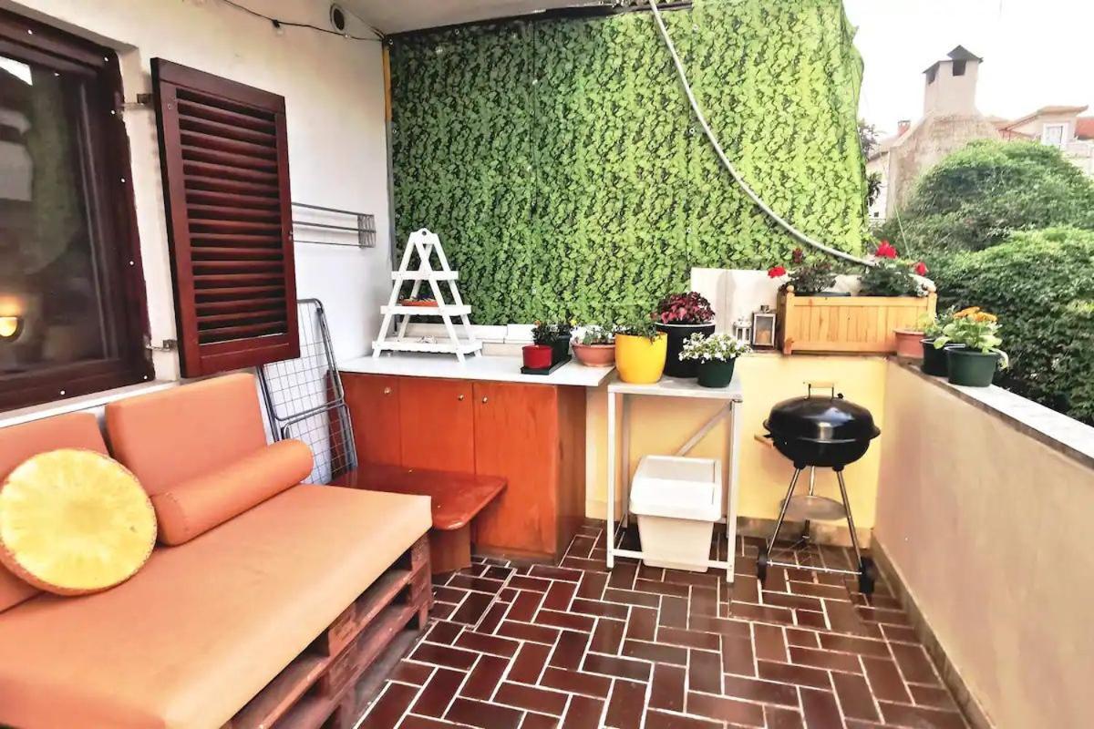 Misho With Terrace Apartament